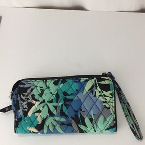 Vera Bradley — Camofloral Wristlet Wallet Clutch